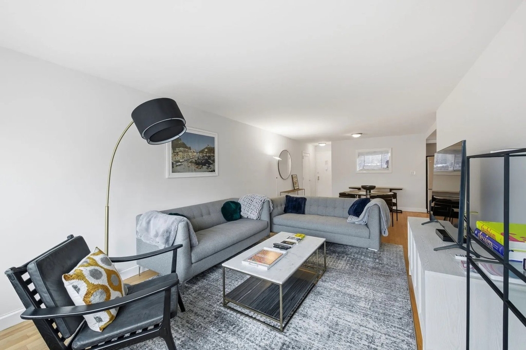 2BR in Upper East Side - Photo 1