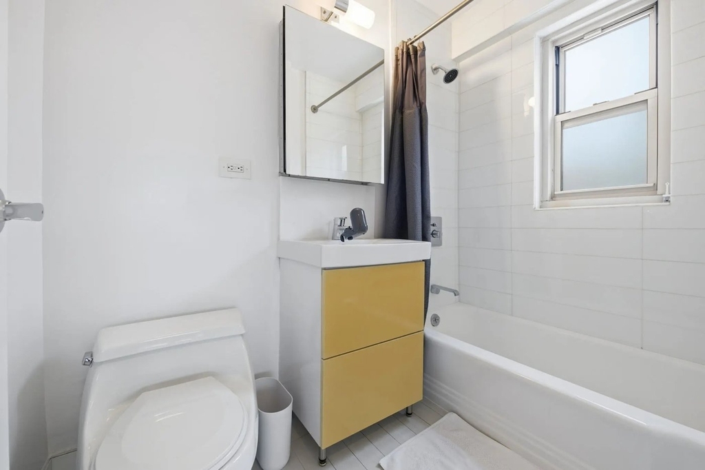2BR in Upper East Side - Photo 9