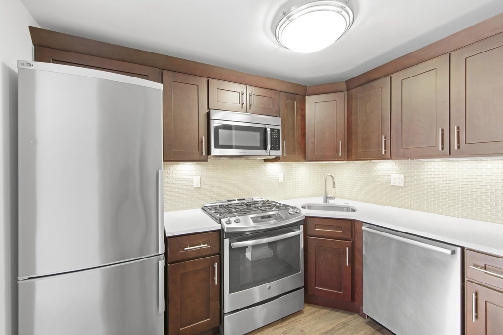 2BR in Upper East Side - Photo 3