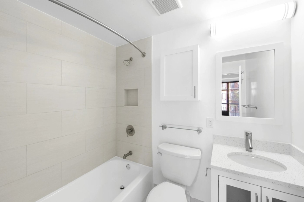 2BR in Upper East Side - Photo 9