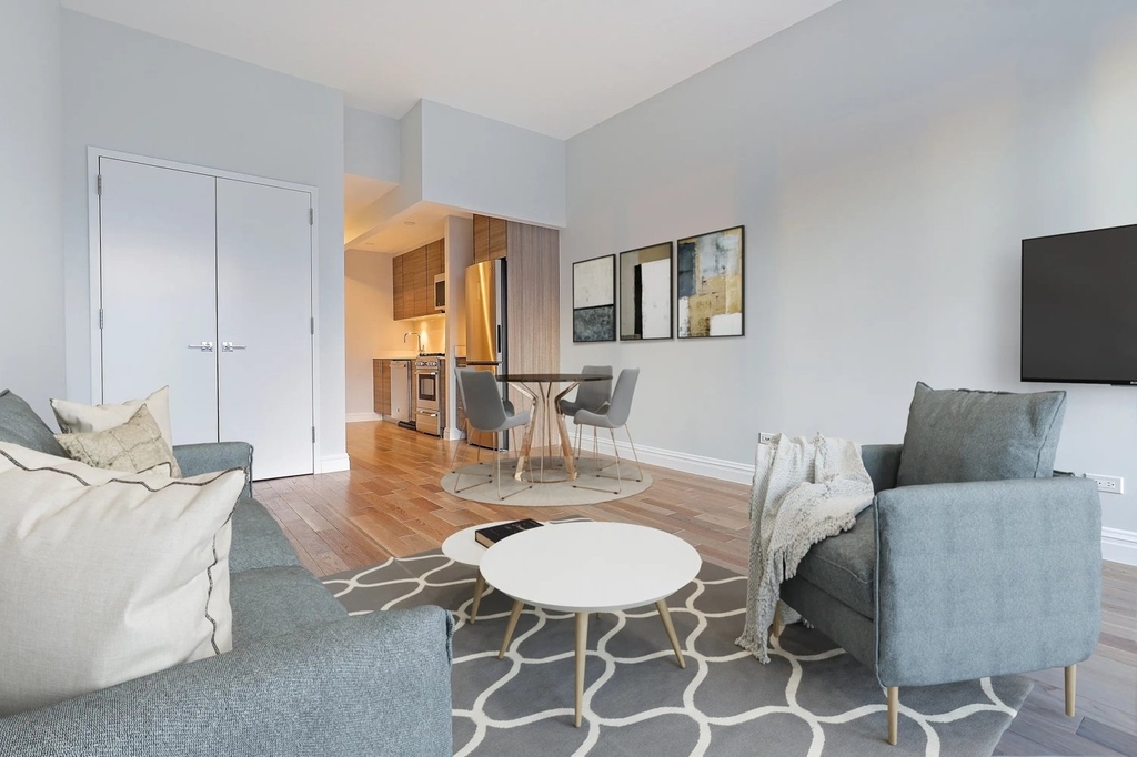 Studio in Midtown West - Photo 2