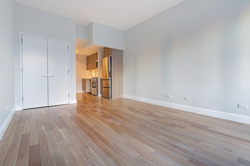 Studio in Midtown West - Photo 5