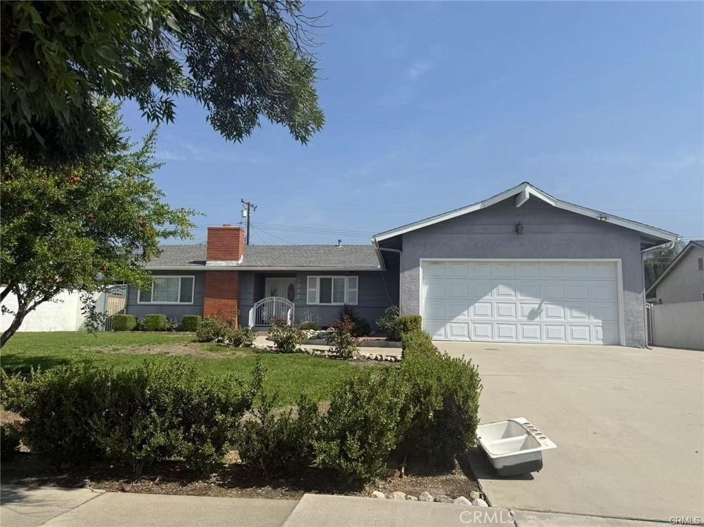 1095 W 17th Street - Photo 0