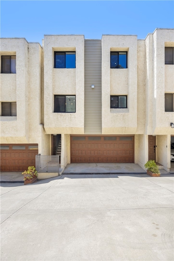 2621 E 20th - Photo 1