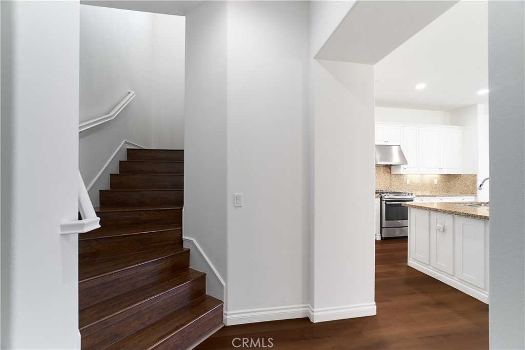 350 Catalina Way - Photo 1