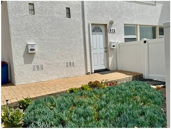 572 Harloe Avenue - Photo 1