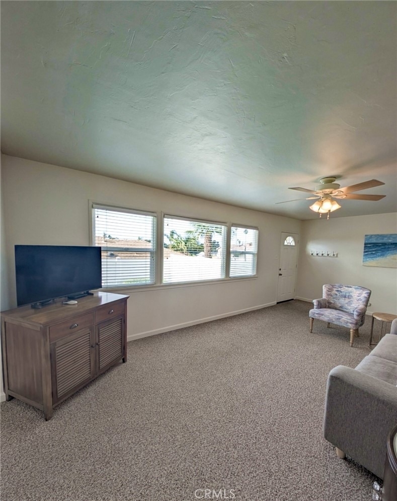 572 Harloe Avenue - Photo 3