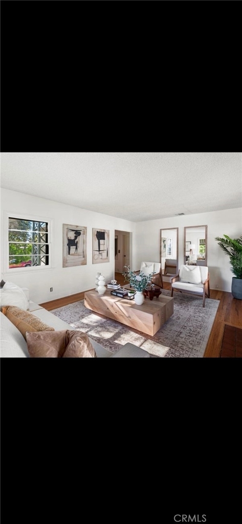 1563 Valencia - Photo 3