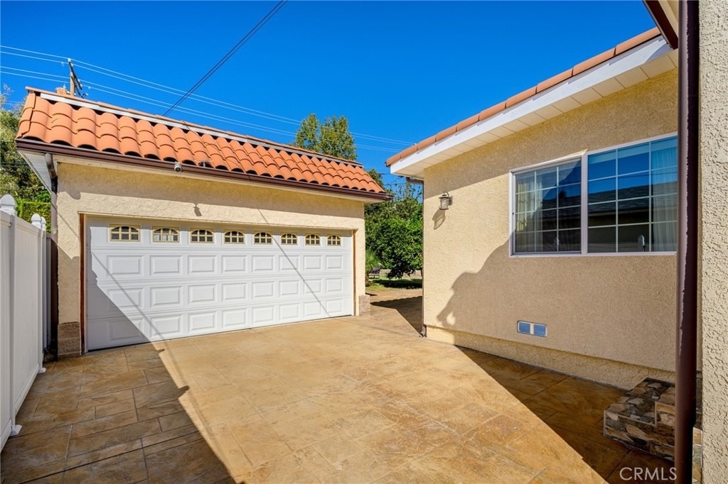 2225 E Glenoaks Boulevard - Photo 38