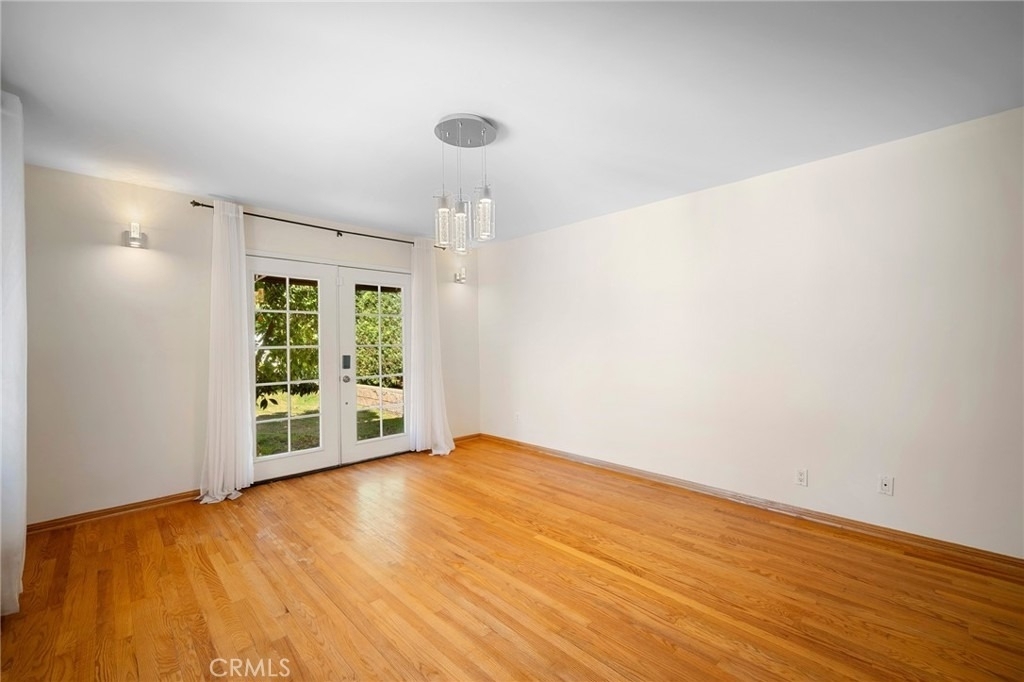 2225 E Glenoaks Boulevard - Photo 17