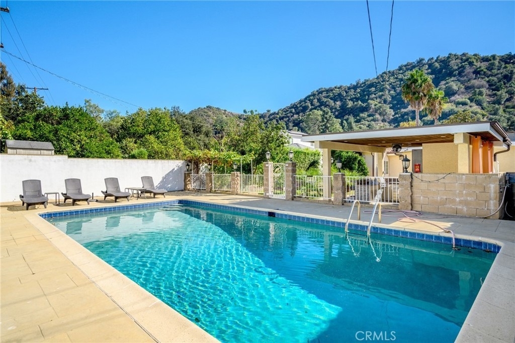 2225 E Glenoaks Boulevard - Photo 37
