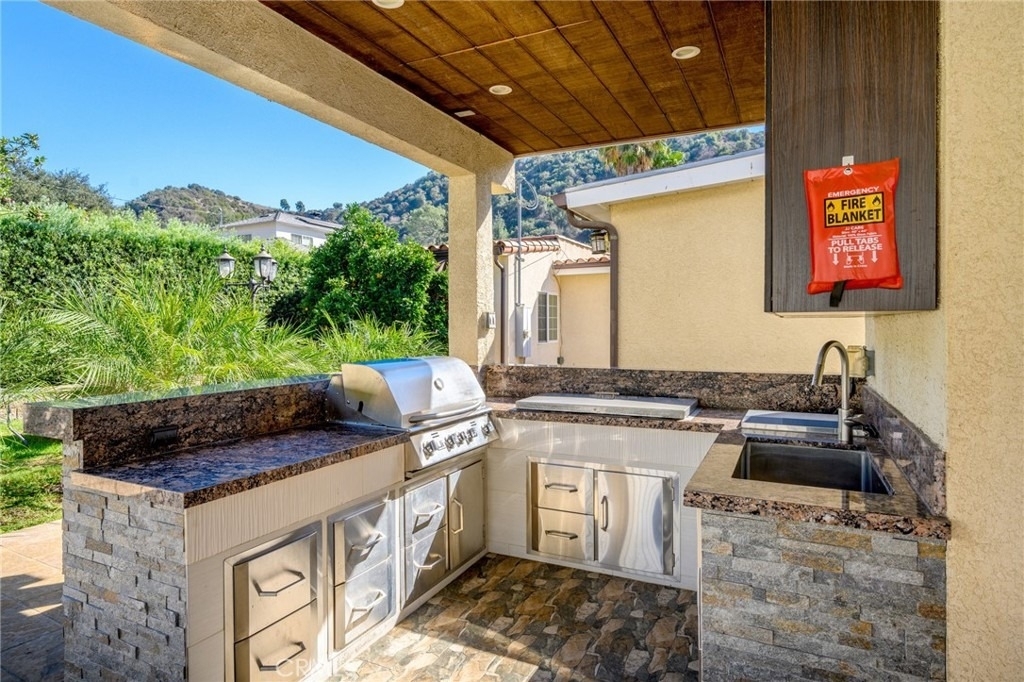 2225 E Glenoaks Boulevard - Photo 34
