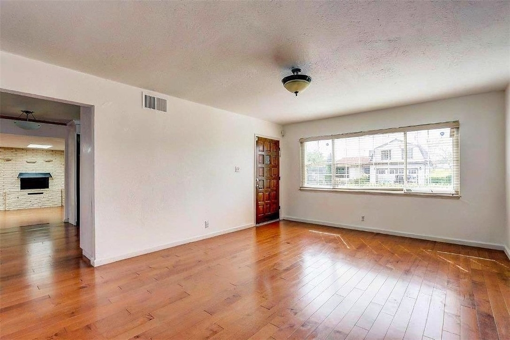 2385 Stanford Pl - Photo 4
