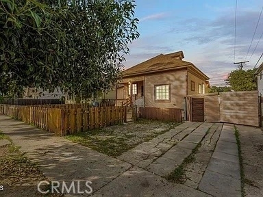 435 W 1st Street - Photo 1