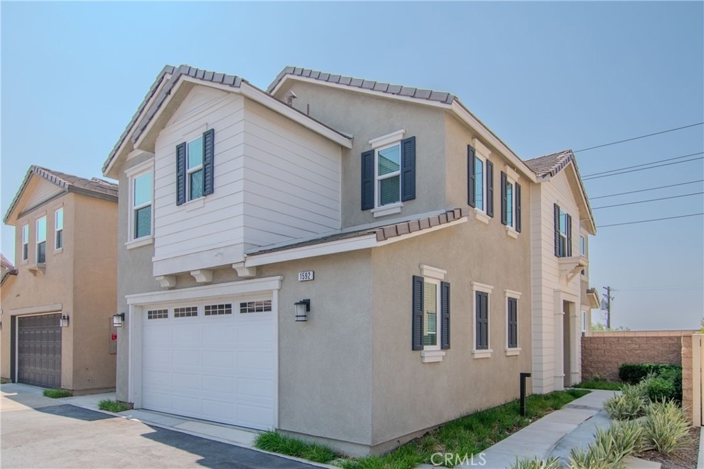 1592 Redwoods Drive - Photo 0