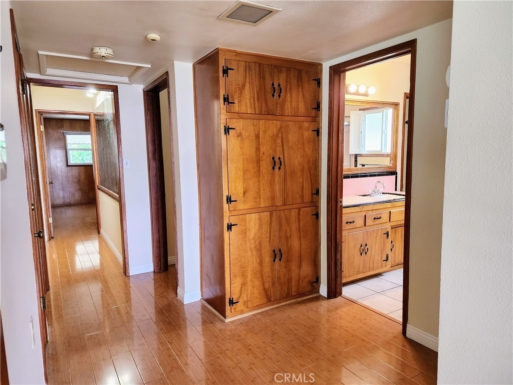 719 S Aldenville Avenue - Photo 8