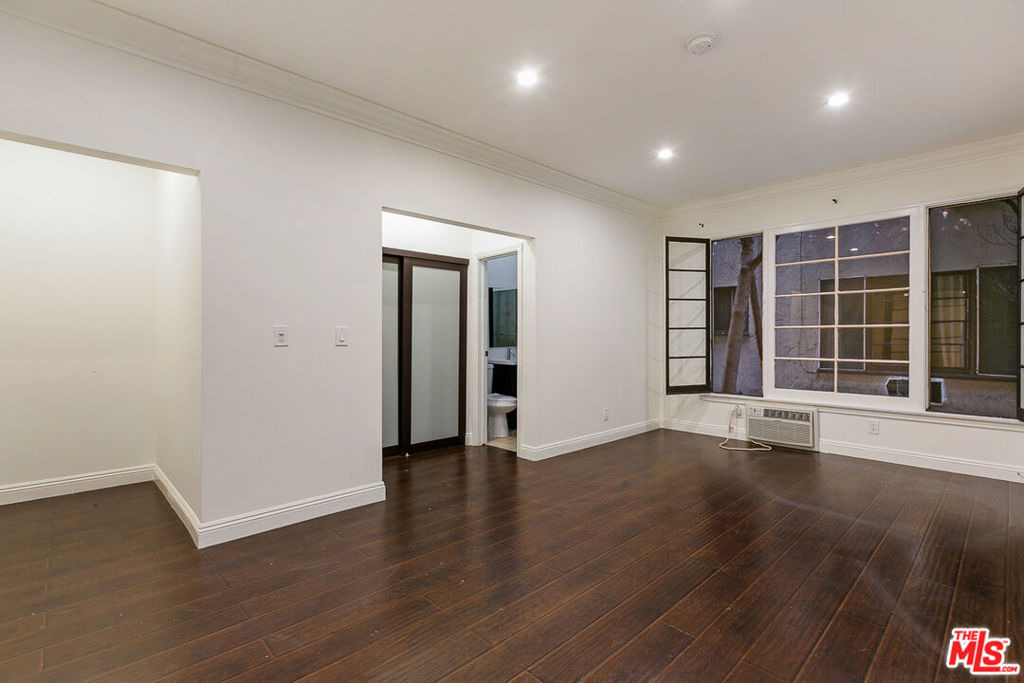 7223 Willoughby Avenue - Photo 1