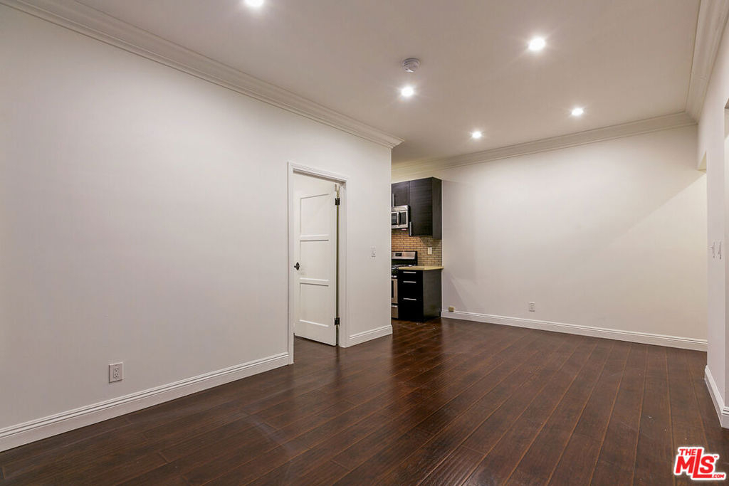 7223 Willoughby Avenue - Photo 4