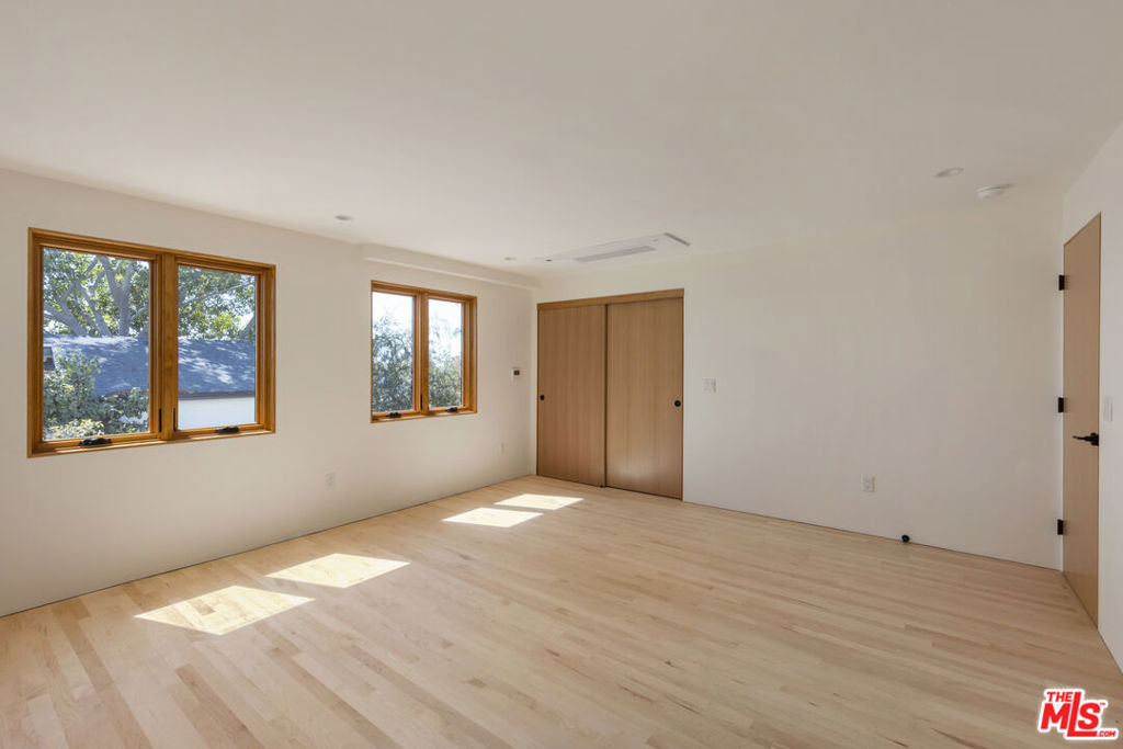 1619 1/2 N Benton Way - Photo 2