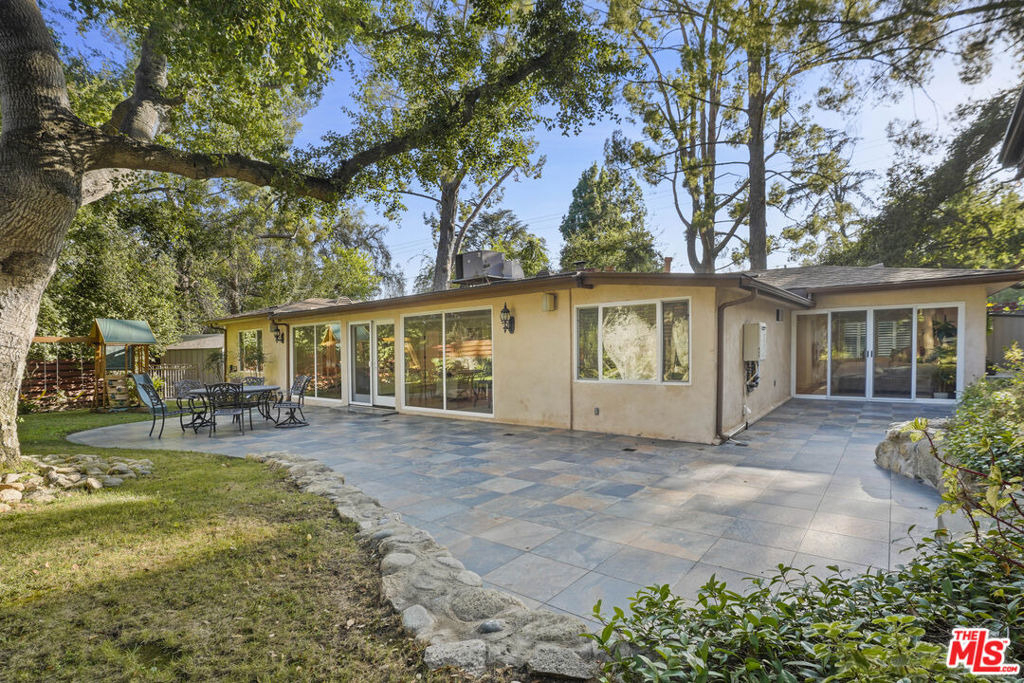 2452 N Altadena Drive - Photo 25