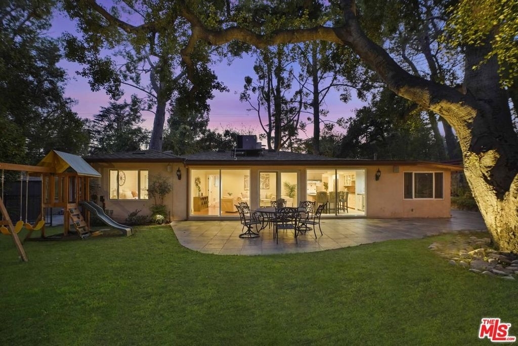 2452 N Altadena Drive - Photo 27
