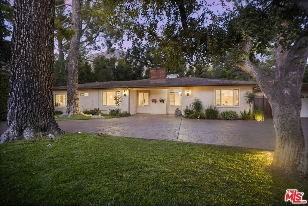 2452 N Altadena Drive - Photo 26