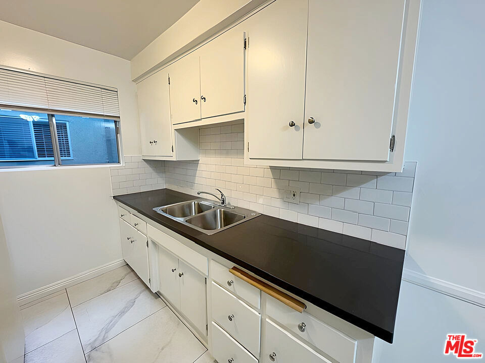 5032 Maplewood Avenue - Photo 16
