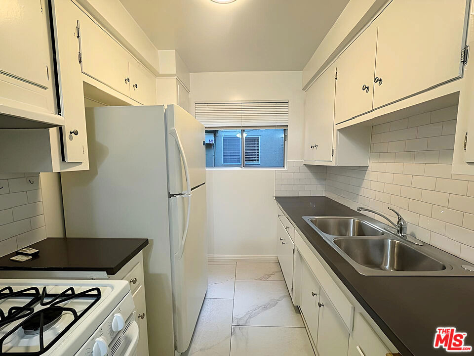 5032 Maplewood Avenue - Photo 18