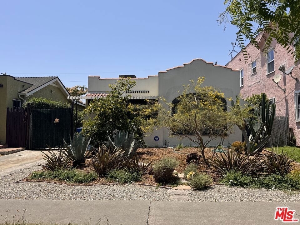 2905 Somerset Drive - Photo 1