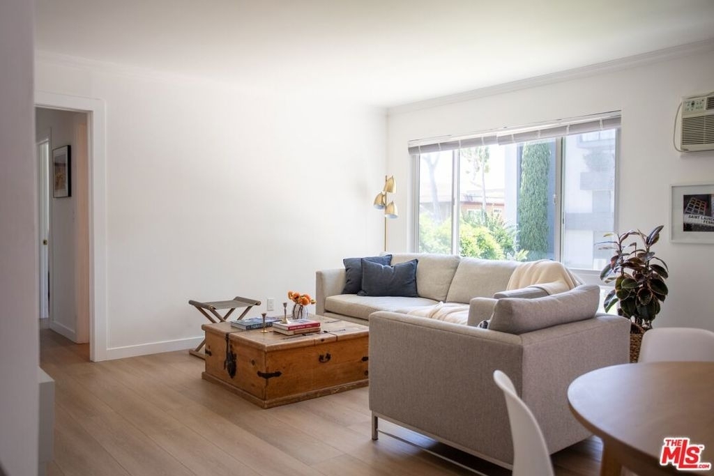 1222 N Olive Drive - Photo 4