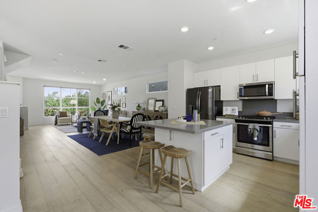 2700 E Chaucer Street - Photo 3