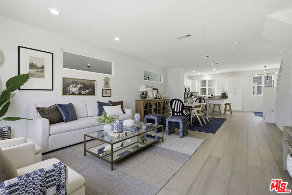 2700 E Chaucer Street - Photo 4