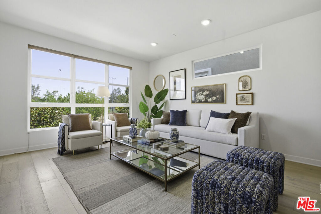 2700 E Chaucer Street - Photo 1
