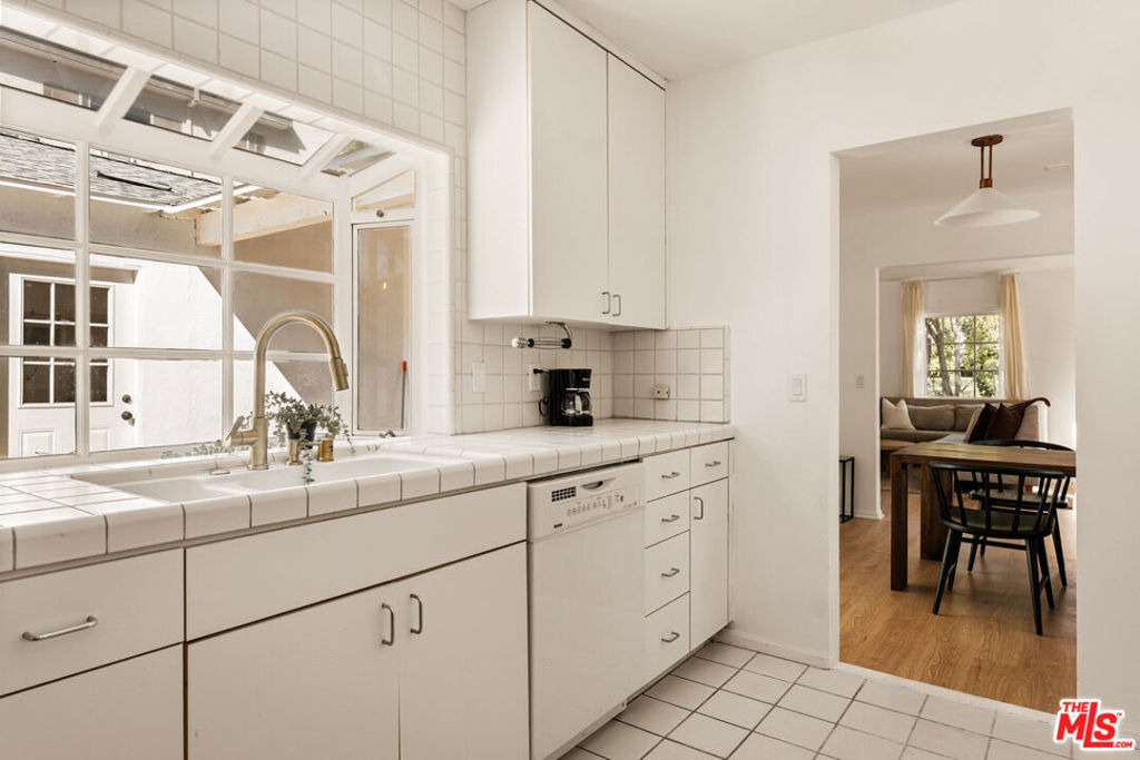 803 N Alfred Street - Photo 17