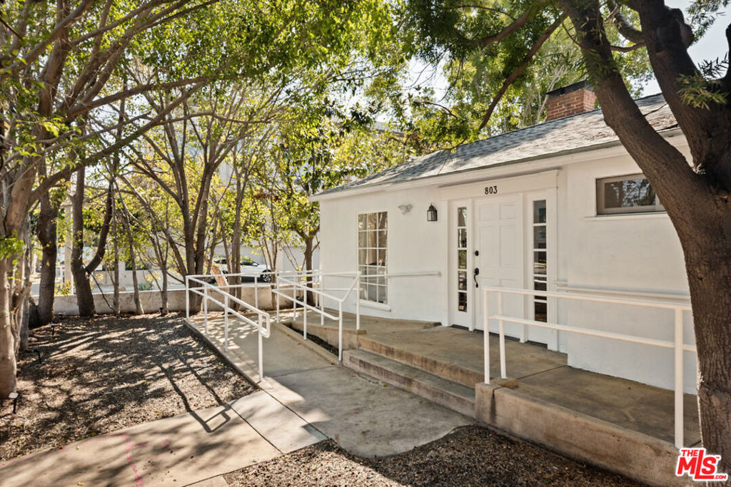 803 N Alfred Street - Photo 23