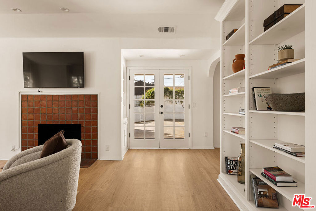 803 N Alfred Street - Photo 10