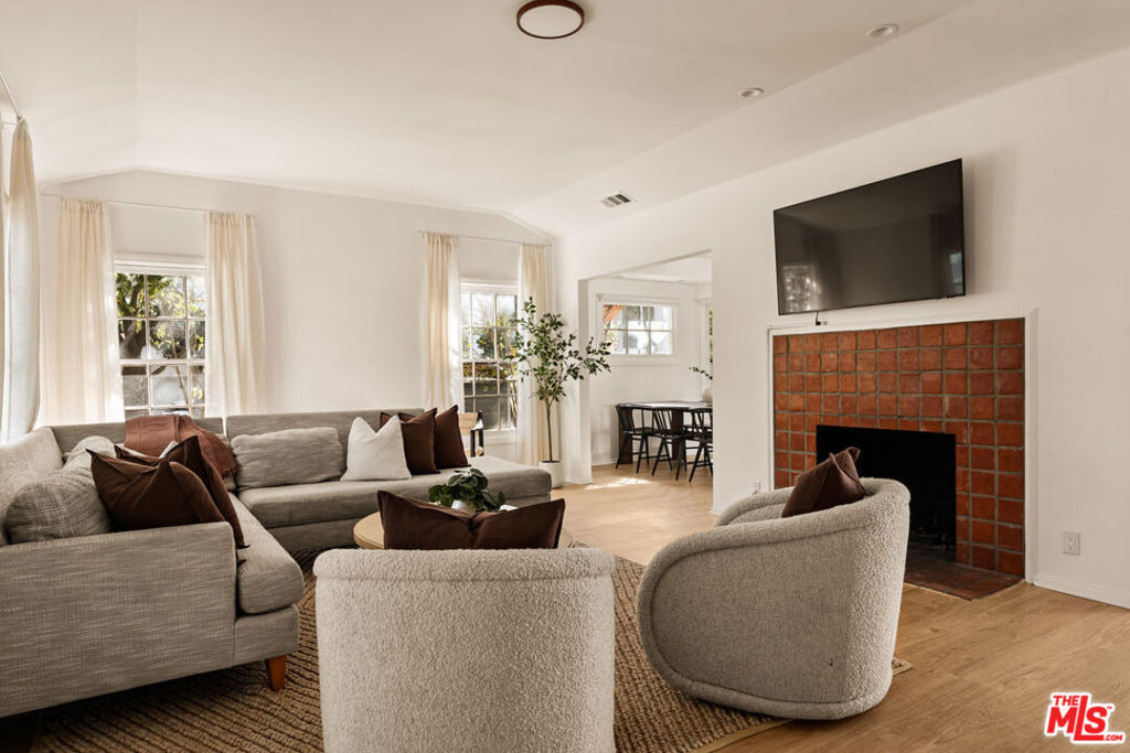803 N Alfred Street - Photo 0
