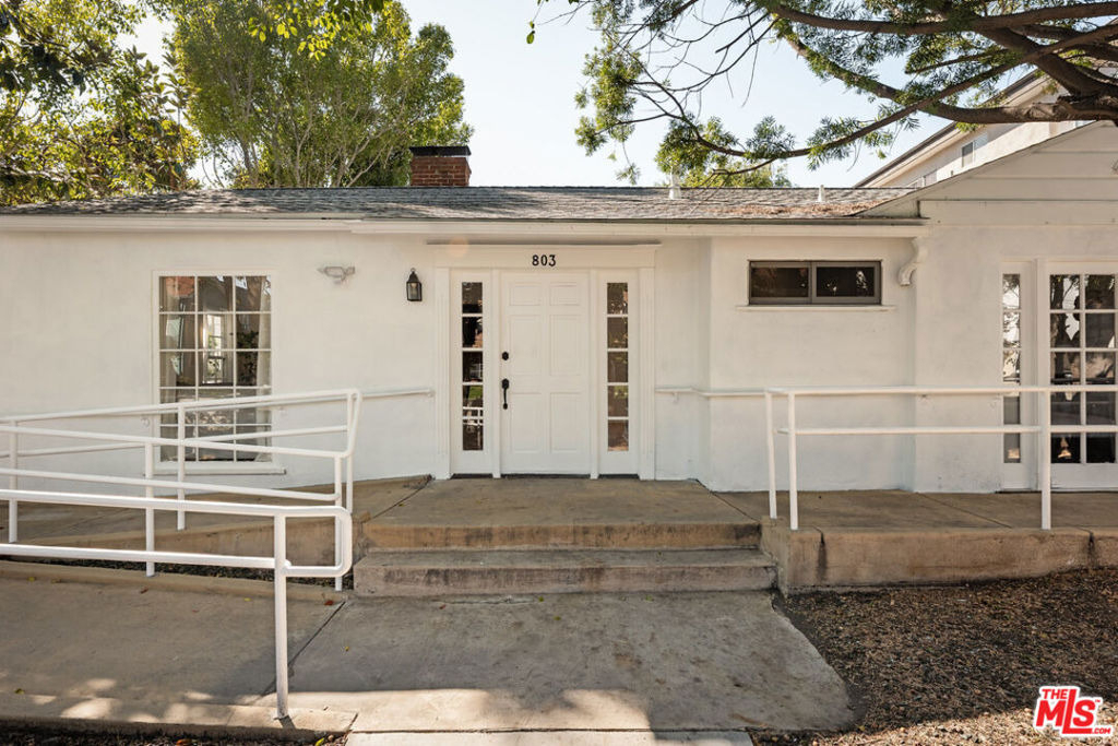 803 N Alfred Street - Photo 1