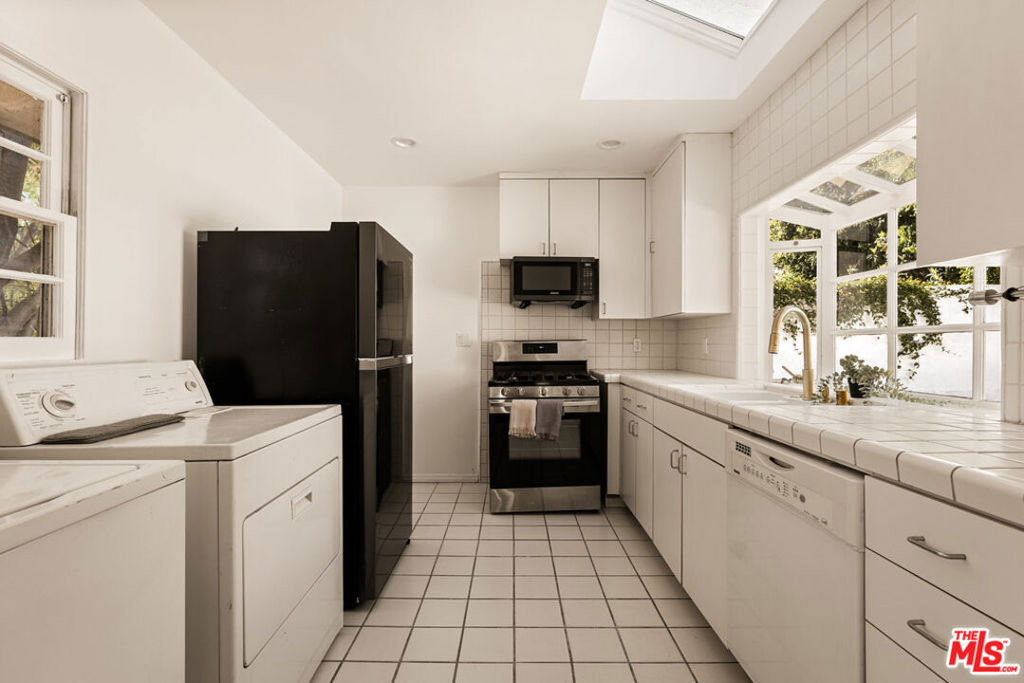803 N Alfred Street - Photo 16