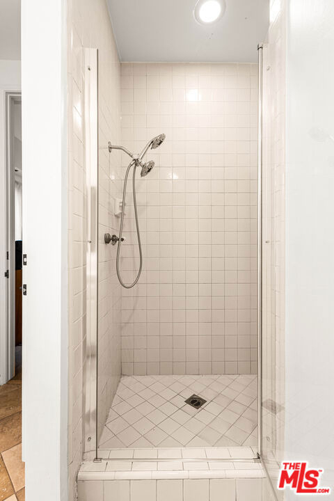 1370 Kelton Avenue - Photo 32
