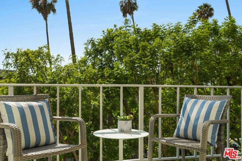 100 S Doheny Drive - Photo 17