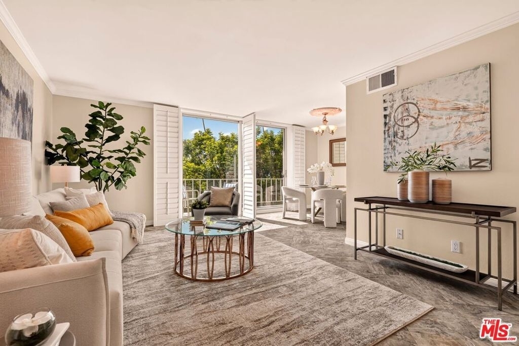 100 S Doheny Drive - Photo 0
