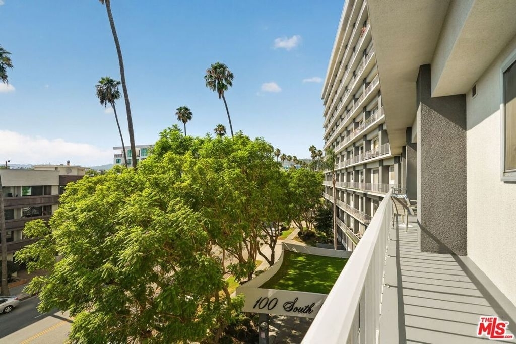 100 S Doheny Drive - Photo 19