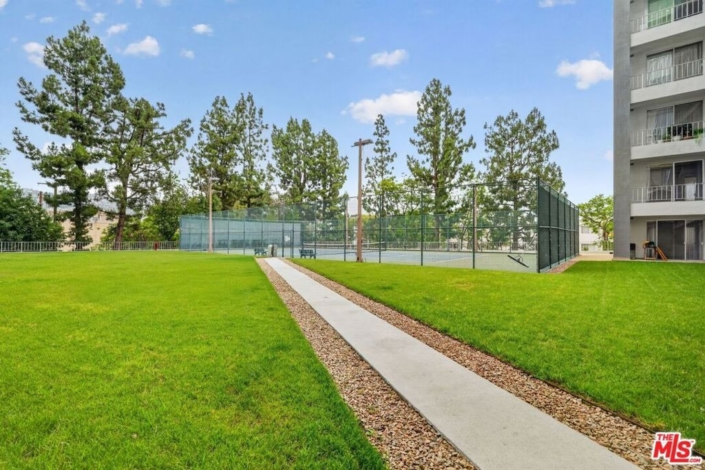 100 S Doheny Drive - Photo 28