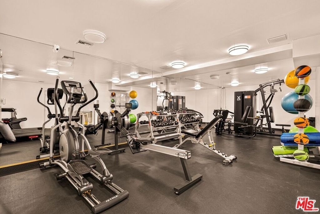 100 S Doheny Drive - Photo 27