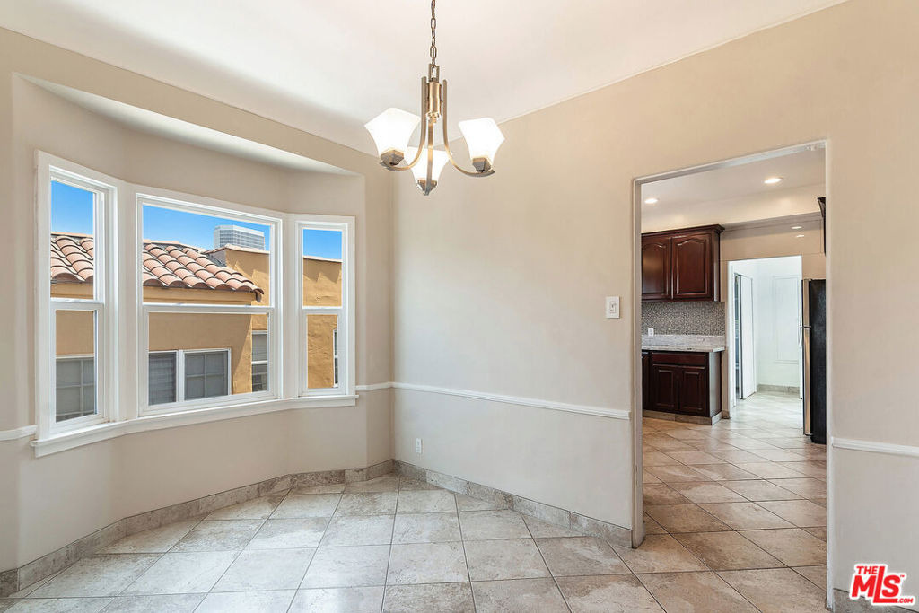 932 S Curson Avenue - Photo 8