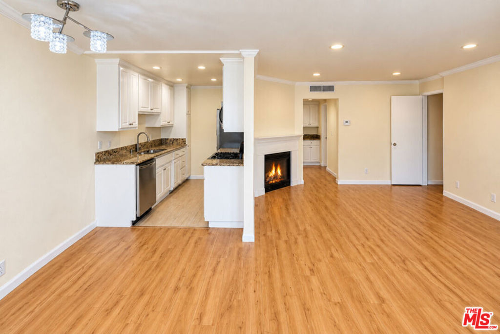 15141 Burbank Boulevard - Photo 4
