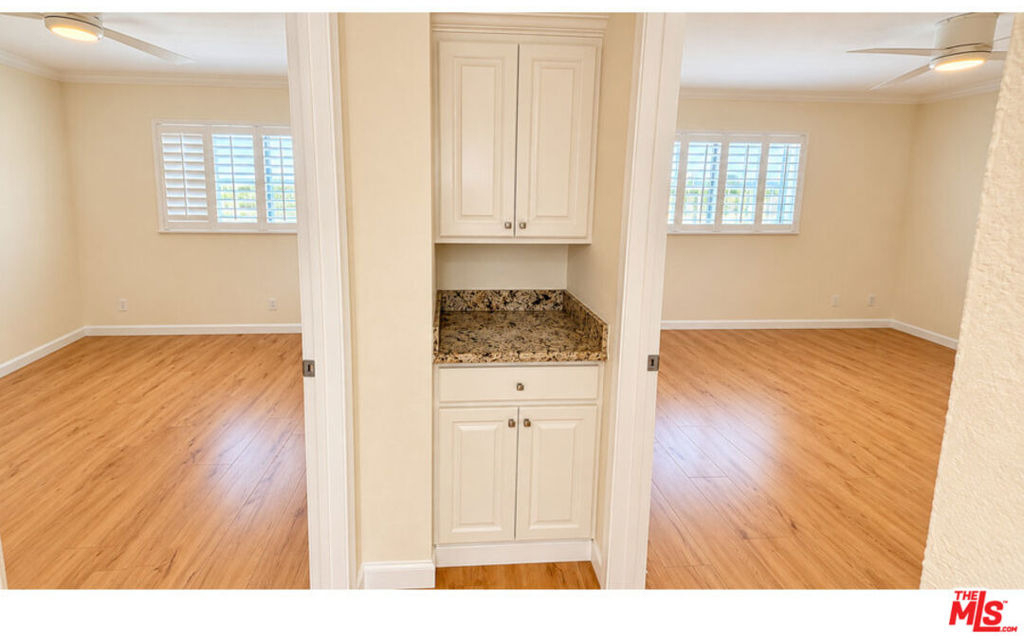 15141 Burbank Boulevard - Photo 7