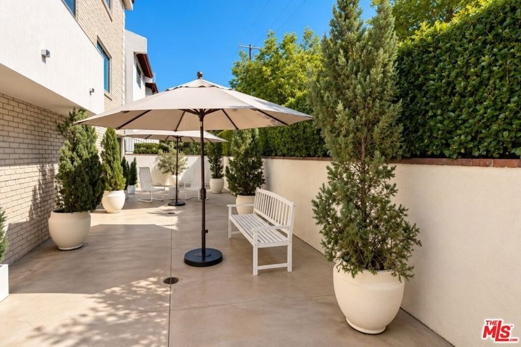 15141 Burbank Boulevard - Photo 13