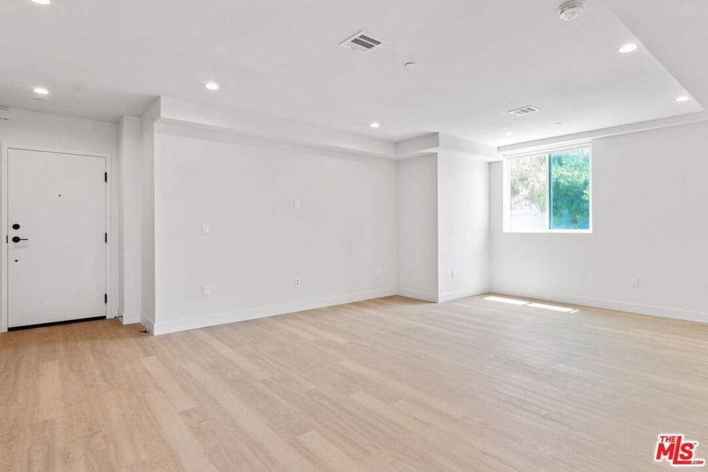 132 Rosemont Avenue - Photo 2